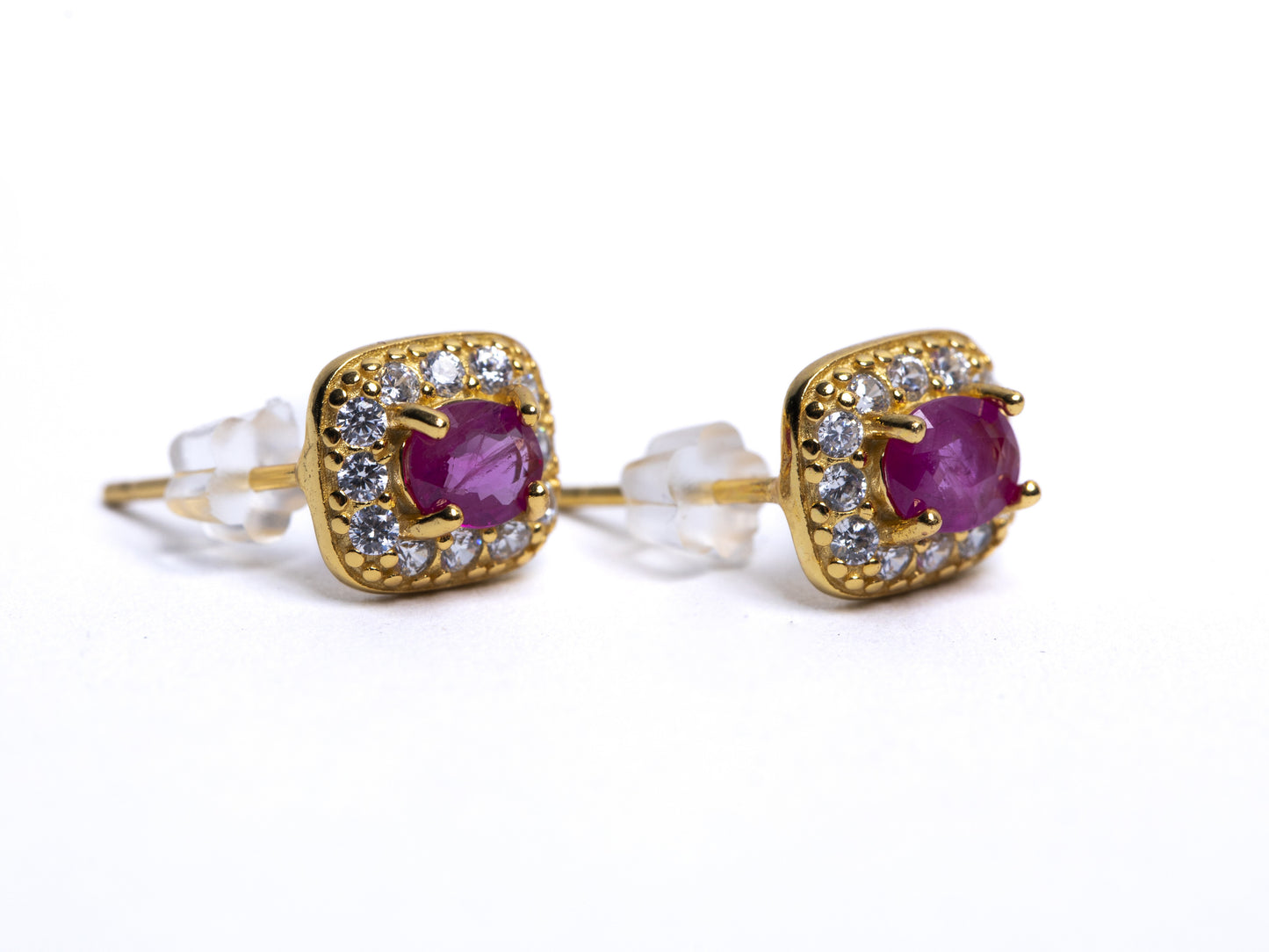 Aretes de rubí en oro