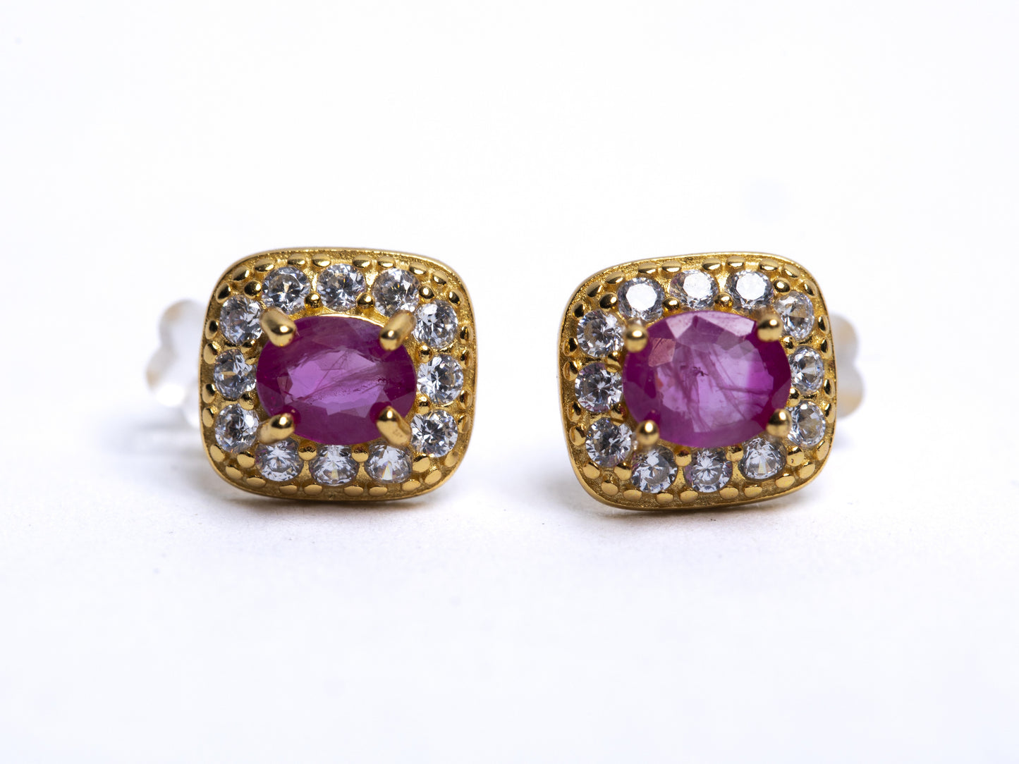 Aretes de rubí en oro