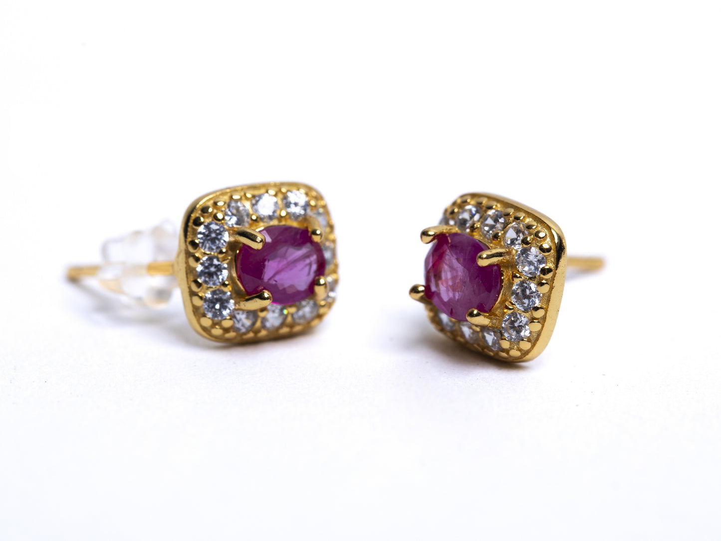 Aretes de rubí en oro